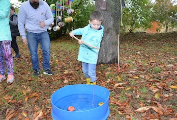 Exposition des dessins d'enfants au verger d'Asnières