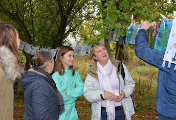 Exposition des enfants dans le cadre de la Fête de la Pomme